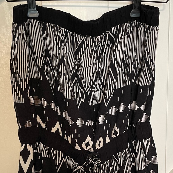Valleygirl Strapless Black and White Patterned Jumpsuit Size 10 - Picture 3 of 10